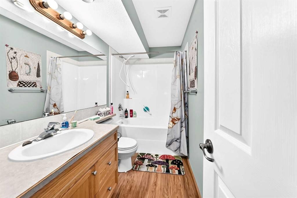 78 Drummond Avenue, Red Deer, AB - Indoor Photo Showing Bathroom
