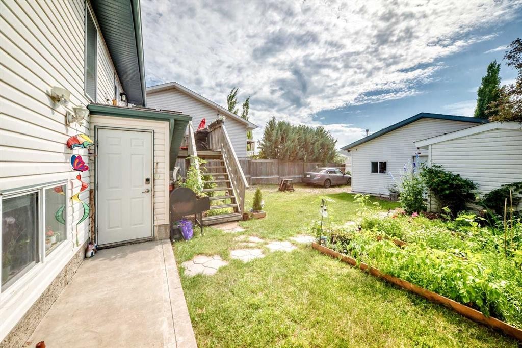 78 Drummond Avenue, Red Deer, AB - Outdoor