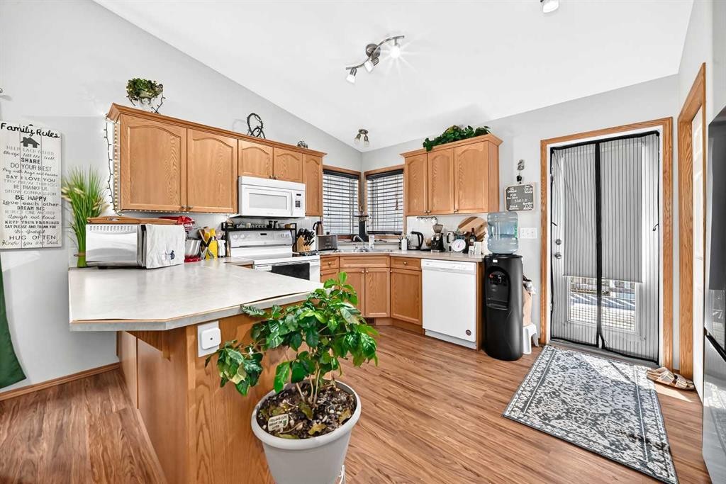 78 Drummond Avenue, Red Deer, AB - Indoor Photo Showing Kitchen