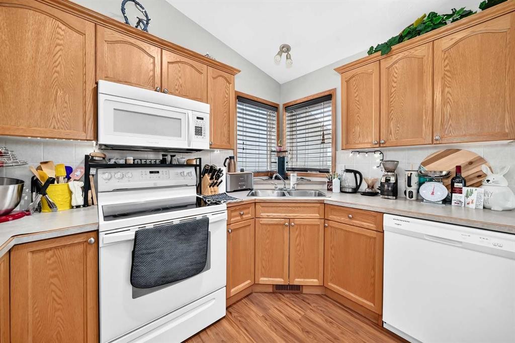 78 Drummond Avenue, Red Deer, AB - Indoor Photo Showing Kitchen With Double Sink