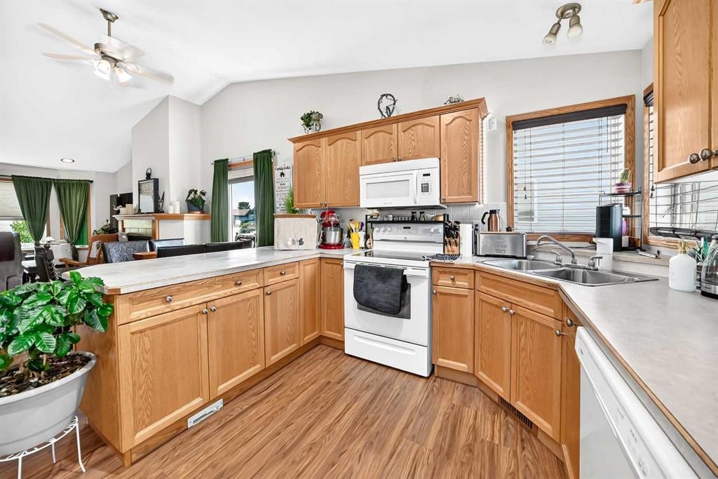 78 Drummond Avenue, Red Deer, AB - Indoor Photo Showing Kitchen With Double Sink