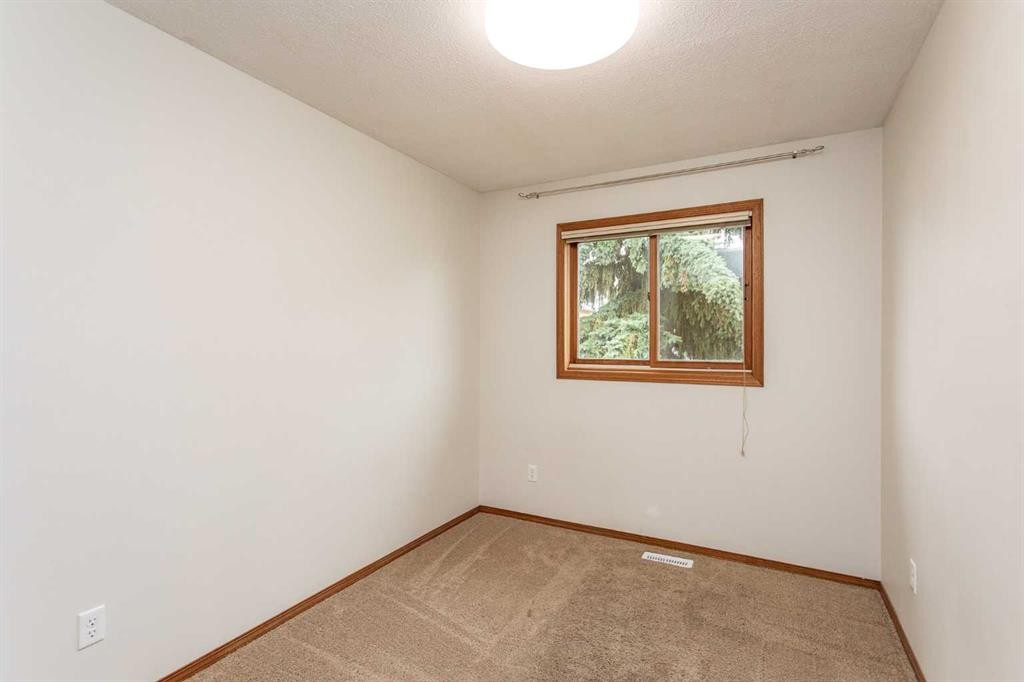 22 Bruns Crescent, Lacombe, AB - Indoor Photo Showing Other Room