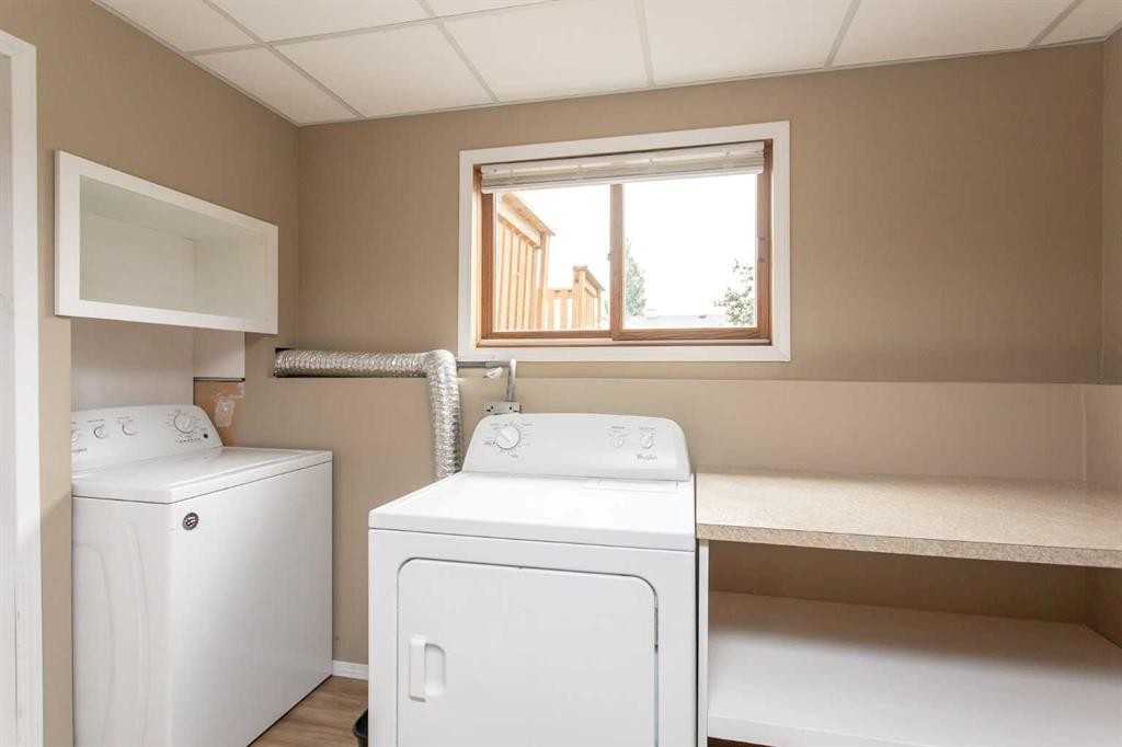 22 Bruns Crescent, Lacombe, AB - Indoor Photo Showing Laundry Room