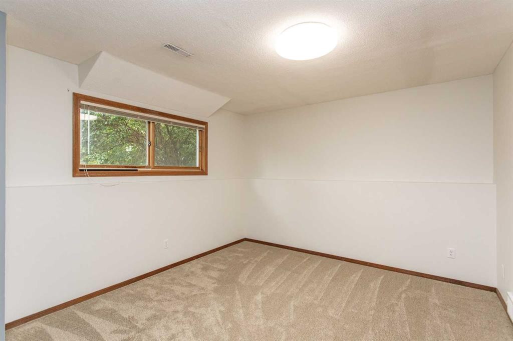 22 Bruns Crescent, Lacombe, AB - Indoor Photo Showing Other Room