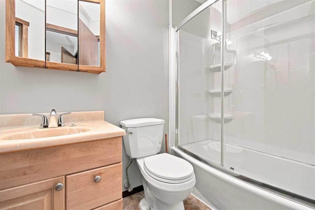 305-71 Cosgrove Crescent, Red Deer, AB - Indoor Photo Showing Bathroom