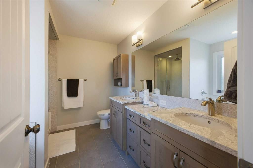 10 Viceroy Crescent, Olds, AB - Indoor Photo Showing Bathroom