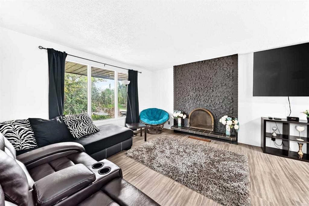 165 Wilson Crescent, Red Deer, AB - Indoor Photo Showing Living Room With Fireplace