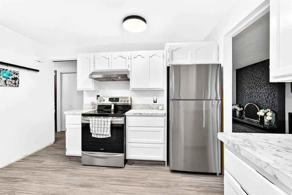 165 Wilson Crescent, Red Deer, AB - Indoor Photo Showing Kitchen