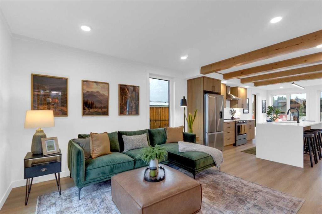 526-608 7 Avenue, Canmore, AB - Indoor Photo Showing Living Room