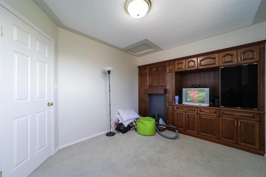 2-5014 56 Street, Camrose, AB - Indoor Photo Showing Other Room