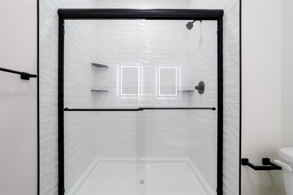 5737 55 Avenue, Camrose, AB - Indoor Photo Showing Bathroom