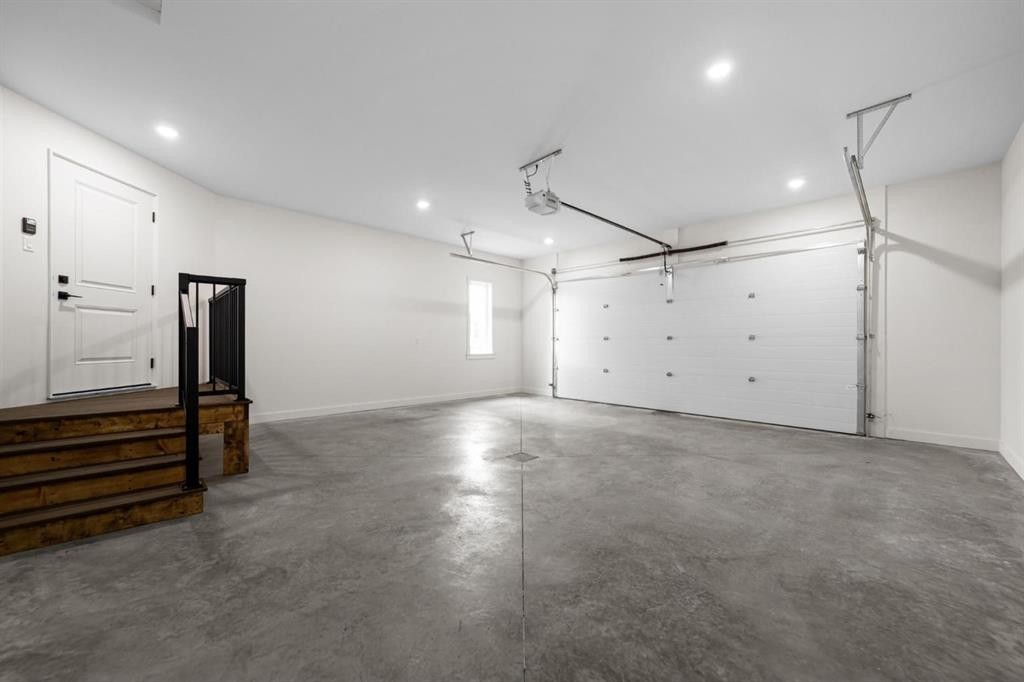 5737 55 Avenue, Camrose, AB - Indoor Photo Showing Garage