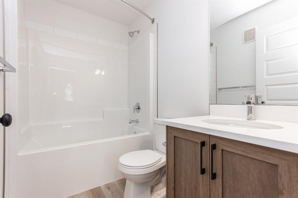 5 Beacon Hill Drive, Sylvan Lake, AB - Indoor Photo Showing Bathroom