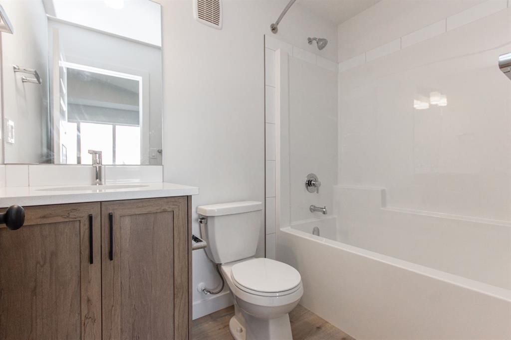 5 Beacon Hill Drive, Sylvan Lake, AB - Indoor Photo Showing Bathroom