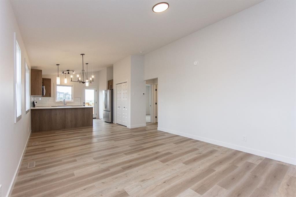5 Beacon Hill Drive, Sylvan Lake, AB - Indoor Photo Showing Other Room