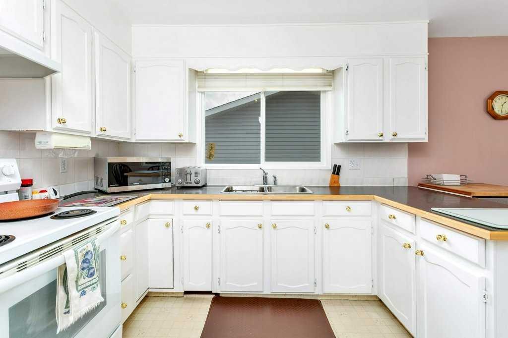 6739 59Th Avenue, Red Deer, AB - Indoor Photo Showing Kitchen With Double Sink
