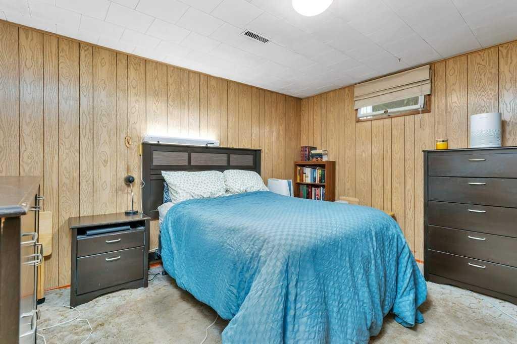 6739 59Th Avenue, Red Deer, AB - Indoor Photo Showing Bedroom