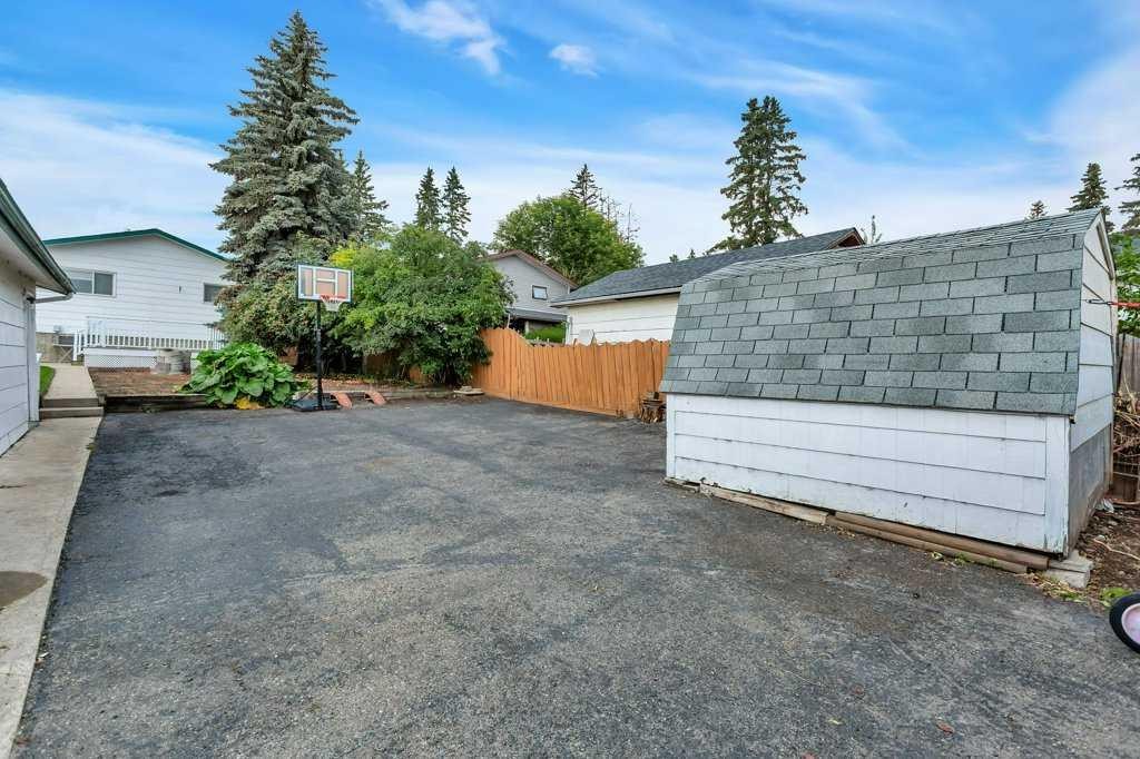 6739 59Th Avenue, Red Deer, AB - Outdoor
