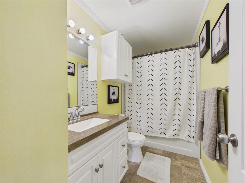 42 Greenham Drive, Red Deer, AB - Indoor Photo Showing Bathroom