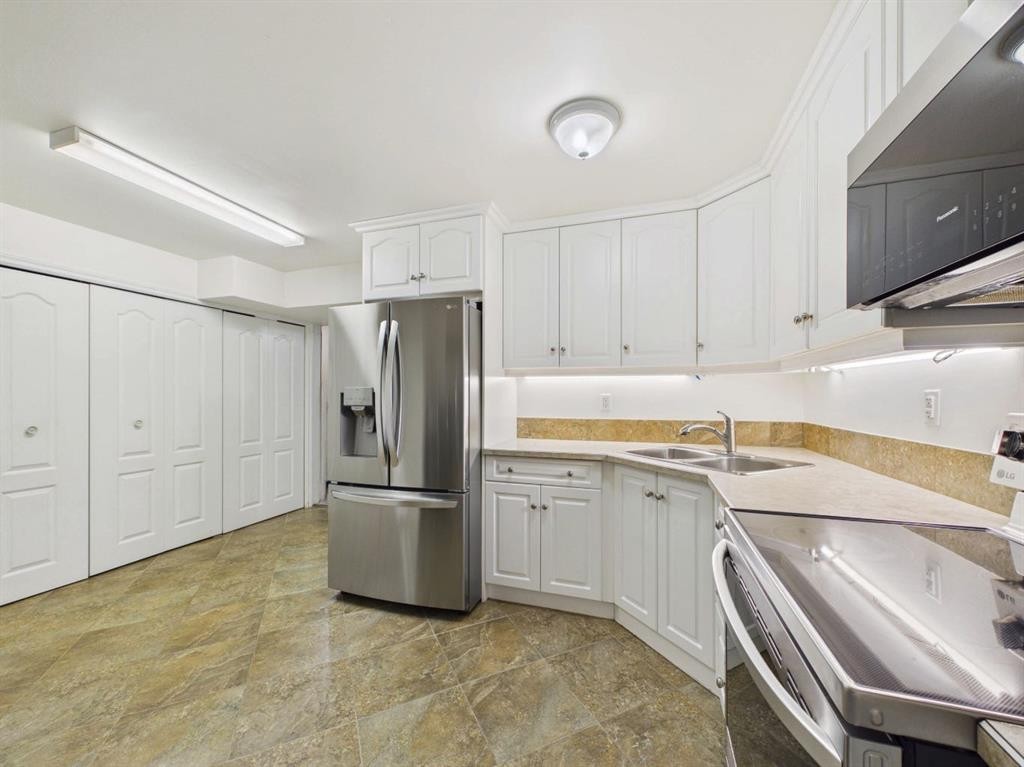 42 Greenham Drive, Red Deer, AB - Indoor Photo Showing Kitchen With Double Sink