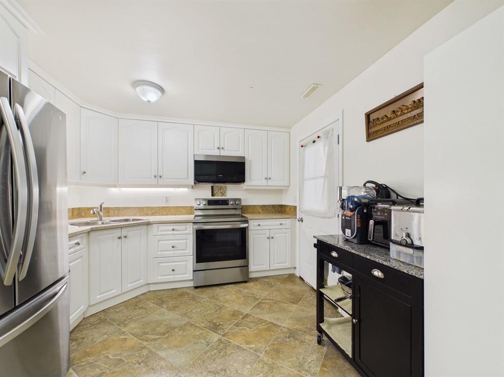 42 Greenham Drive, Red Deer, AB - Indoor Photo Showing Kitchen With Double Sink