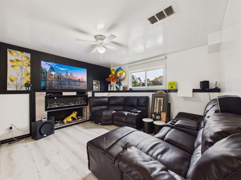 42 Greenham Drive, Red Deer, AB - Indoor Photo Showing Living Room