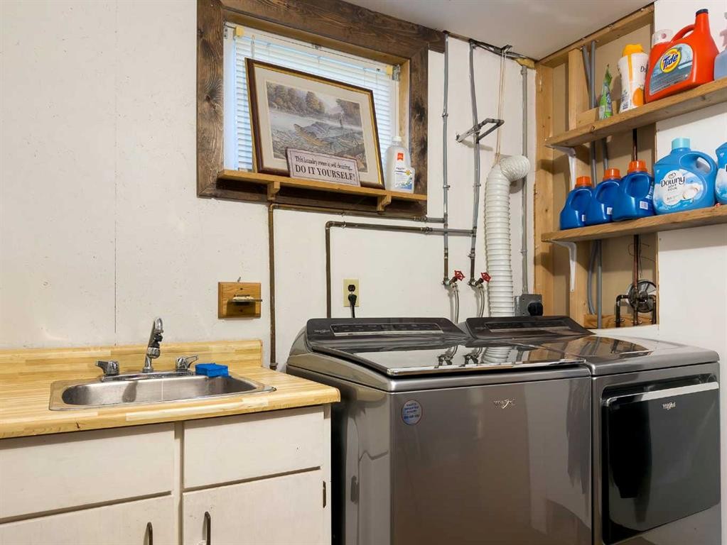 34545 Range Road 43, Rural Red Deer County, AB - Indoor Photo Showing Laundry Room