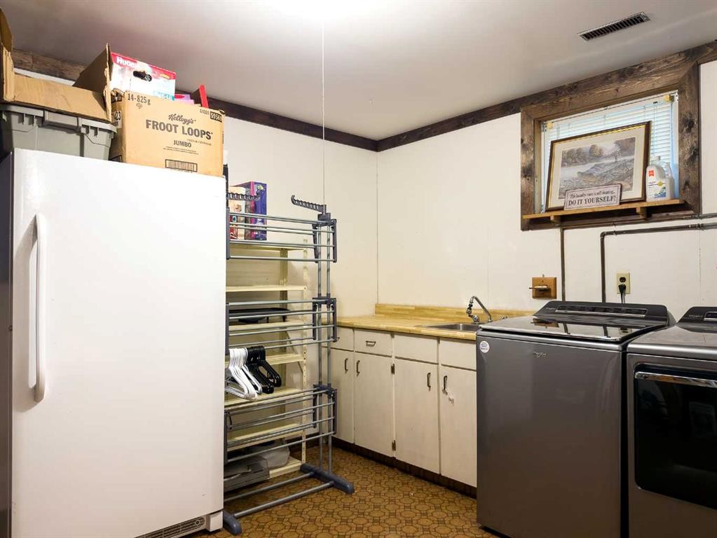 34545 Range Road 43, Rural Red Deer County, AB - Indoor Photo Showing Laundry Room