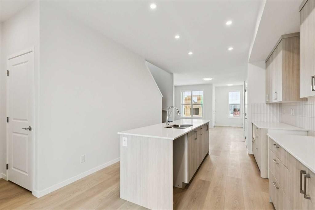 65 Aquila Terrace Nw, Calgary, AB - Indoor Photo Showing Kitchen