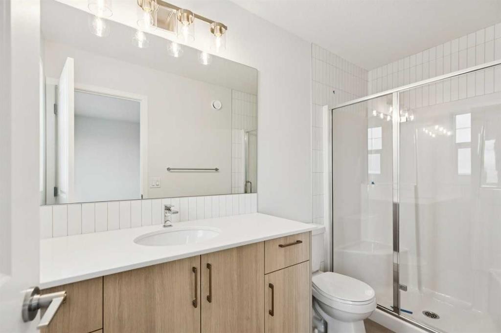 65 Aquila Terrace Nw, Calgary, AB - Indoor Photo Showing Bathroom