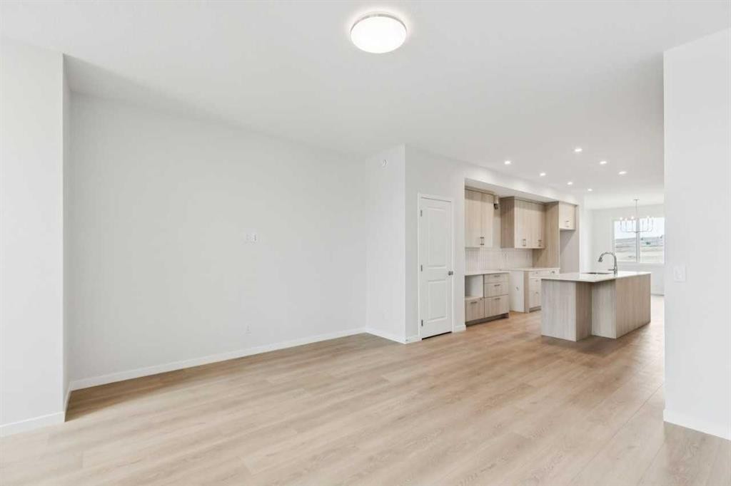 65 Aquila Terrace Nw, Calgary, AB - Indoor Photo Showing Kitchen