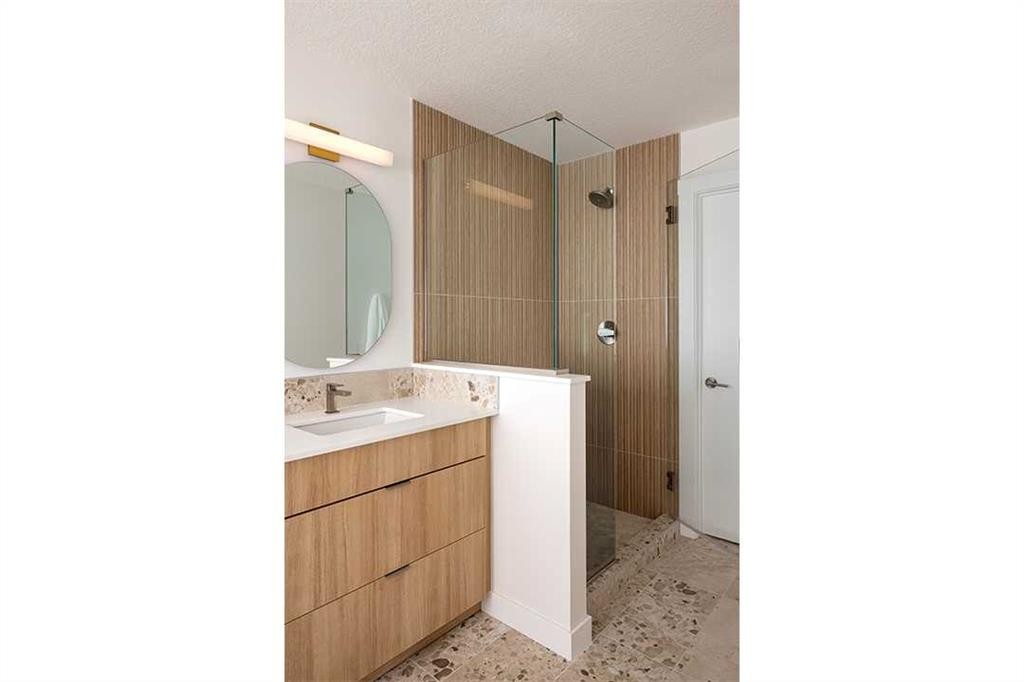59 Annette Green Nw, Calgary, AB - Indoor Photo Showing Bathroom