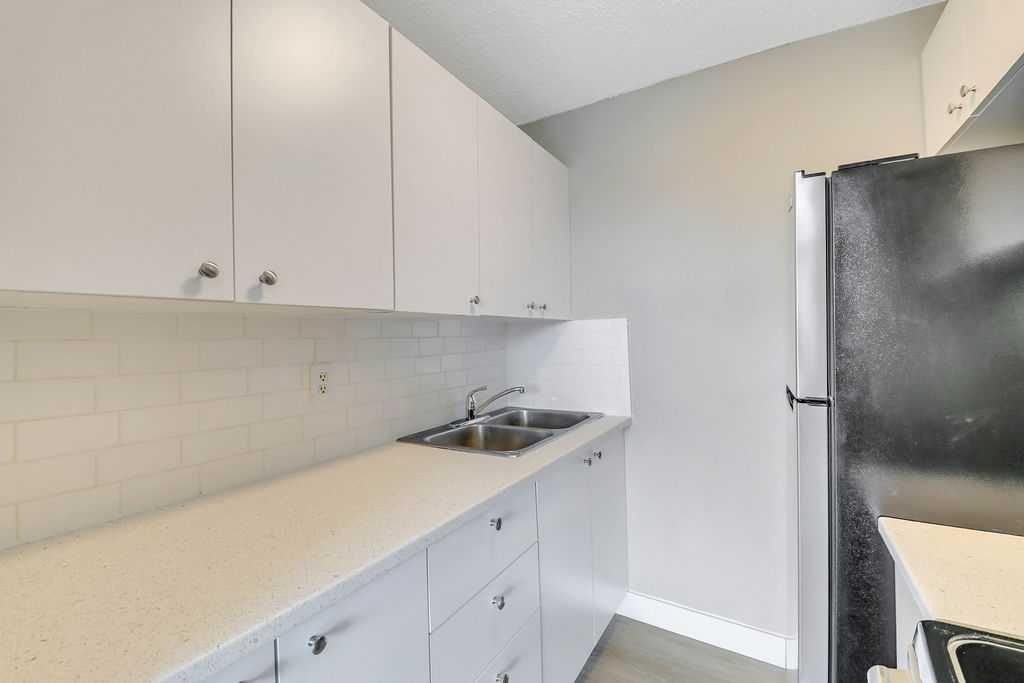 207-4820 47 Avenue, Red Deer, AB - Indoor Photo Showing Kitchen With Double Sink