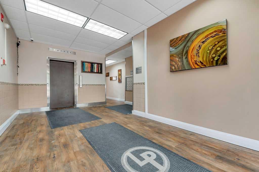 207-4820 47 Avenue, Red Deer, AB - Indoor Photo Showing Other Room