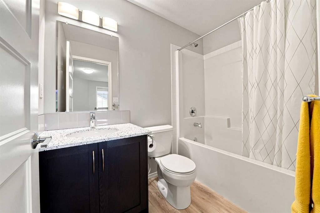27 Golden Crescent, Red Deer, AB - Indoor Photo Showing Bathroom