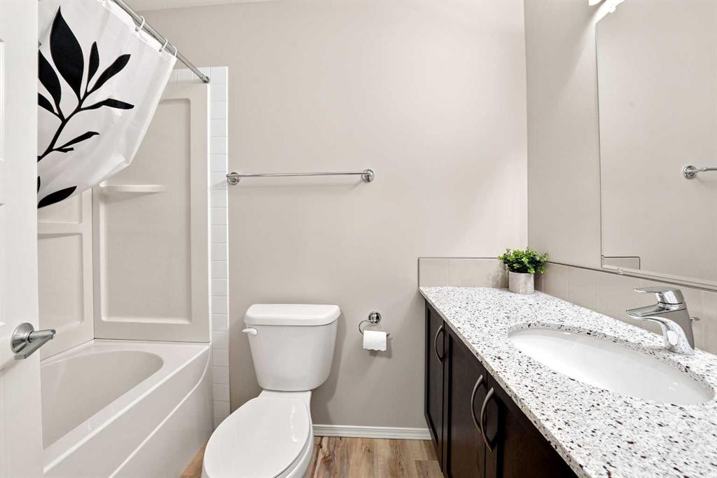 27 Golden Crescent, Red Deer, AB - Indoor Photo Showing Bathroom