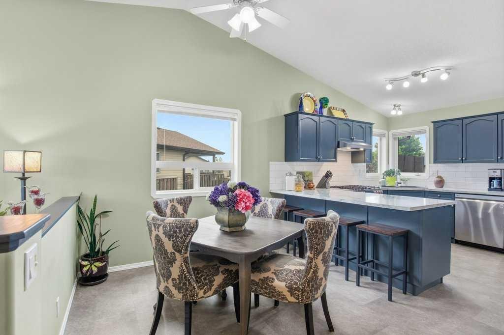 10 Hansen Close, Sylvan Lake, AB - Indoor Photo Showing Dining Room
