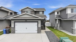 64 Henderson Crescent Penhold, AB T0M 1R0