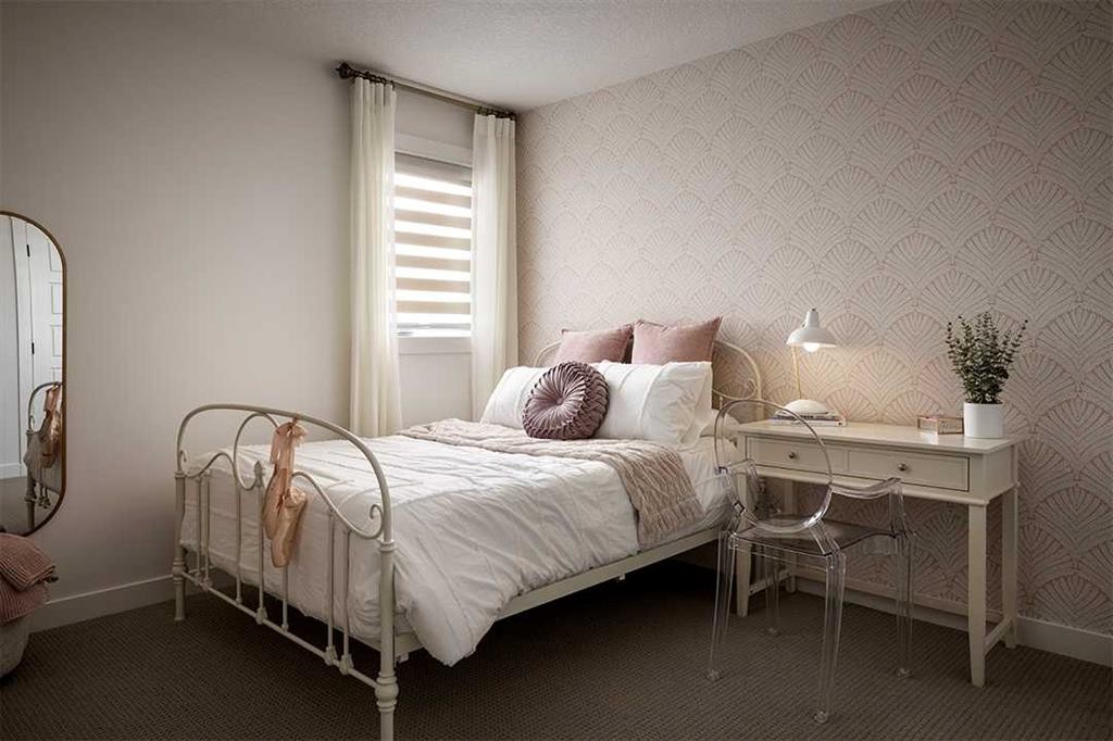 47 Marmot Grove Nw, Calgary, AB - Indoor Photo Showing Bedroom