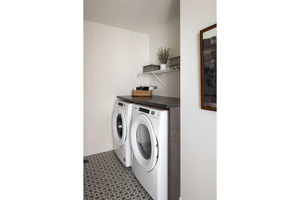 47 Marmot Grove Nw, Calgary, AB - Indoor Photo Showing Laundry Room