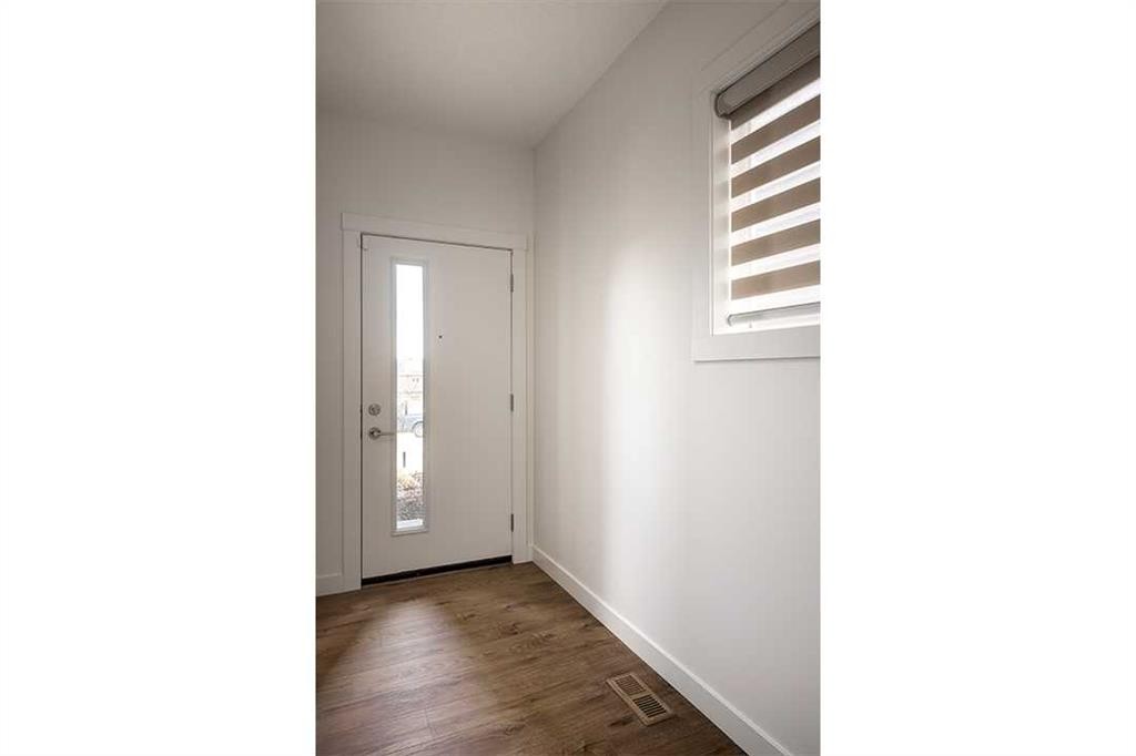 47 Marmot Grove Nw, Calgary, AB - Indoor Photo Showing Other Room