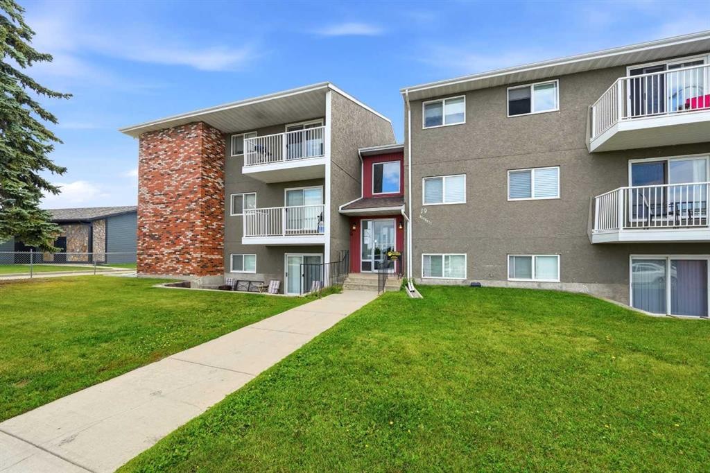305-19 Bennett Street, Red Deer, AB - Outdoor With Facade