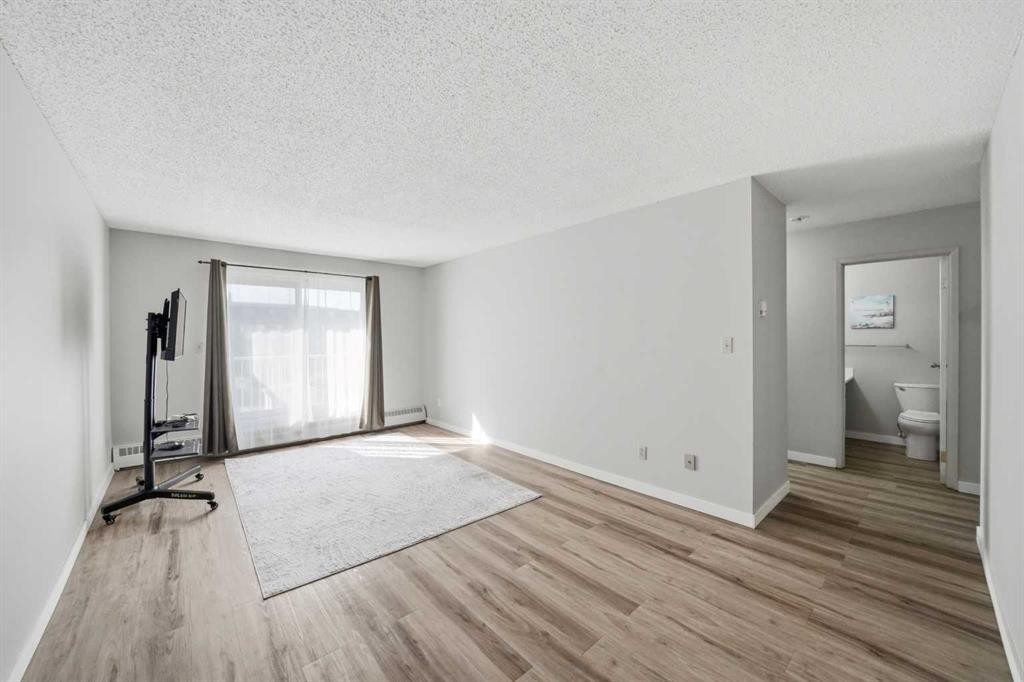 305-19 Bennett Street, Red Deer, AB - Indoor Photo Showing Other Room