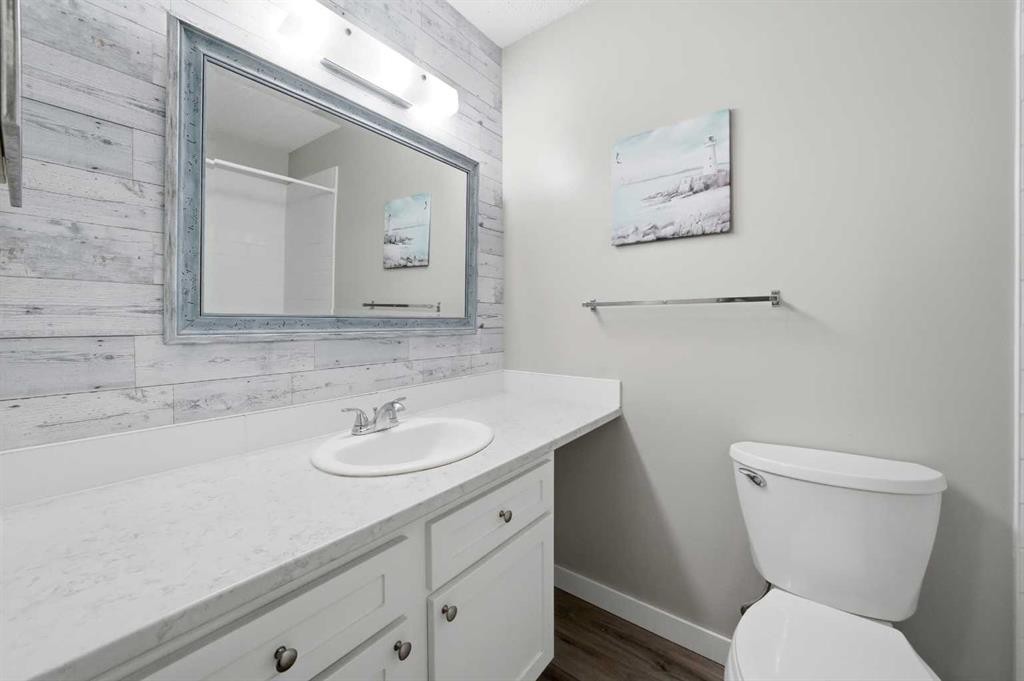 305-19 Bennett Street, Red Deer, AB - Indoor Photo Showing Bathroom