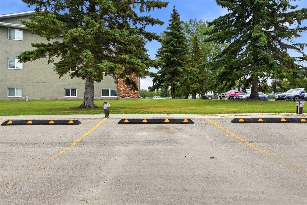 305-19 Bennett Street, Red Deer, AB - Outdoor