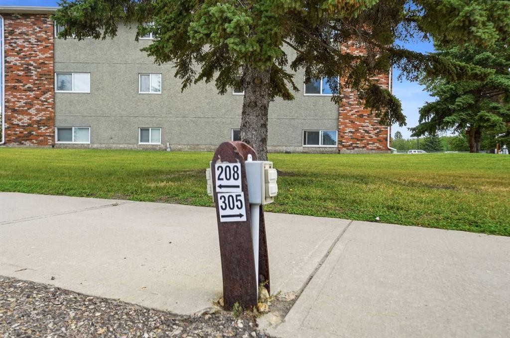 305-19 Bennett Street, Red Deer, AB - Outdoor