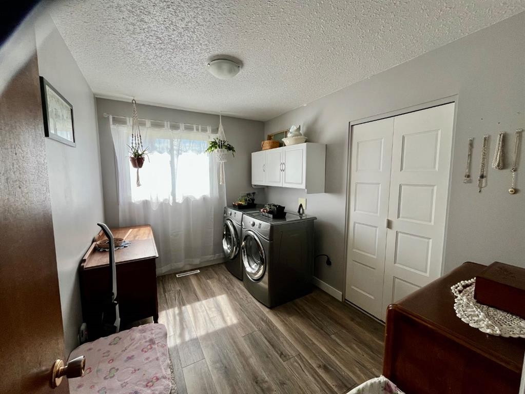 5512 45 Avenue, Drayton Valley, AB - Indoor Photo Showing Laundry Room