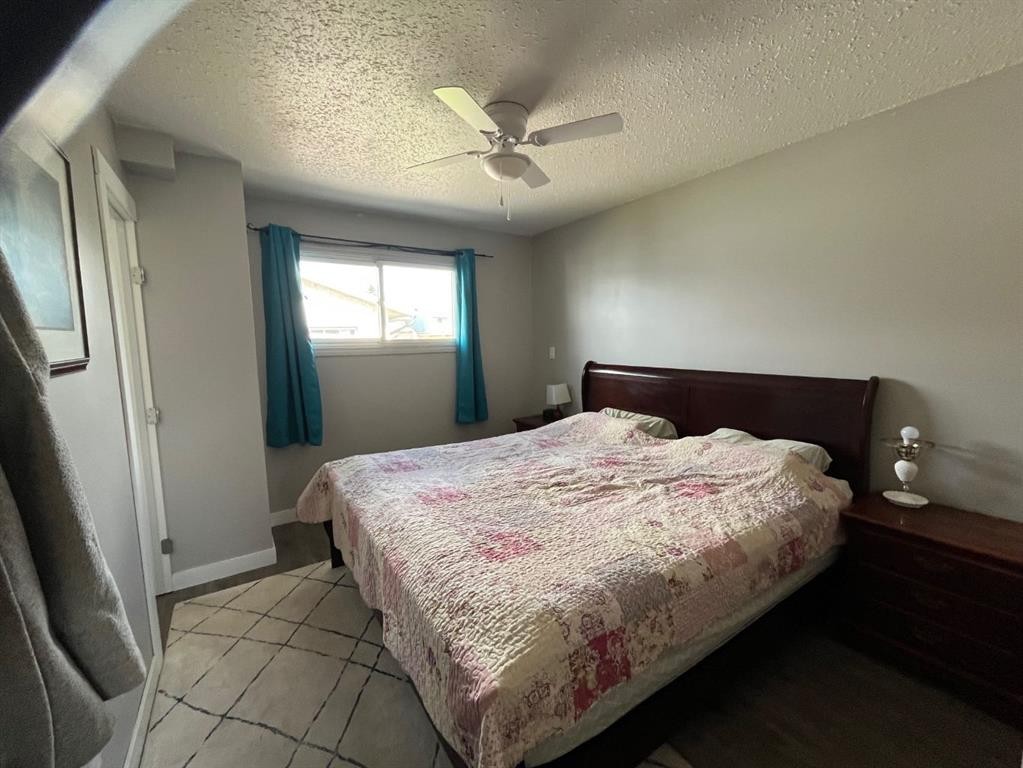 5512 45 Avenue, Drayton Valley, AB - Indoor Photo Showing Bedroom