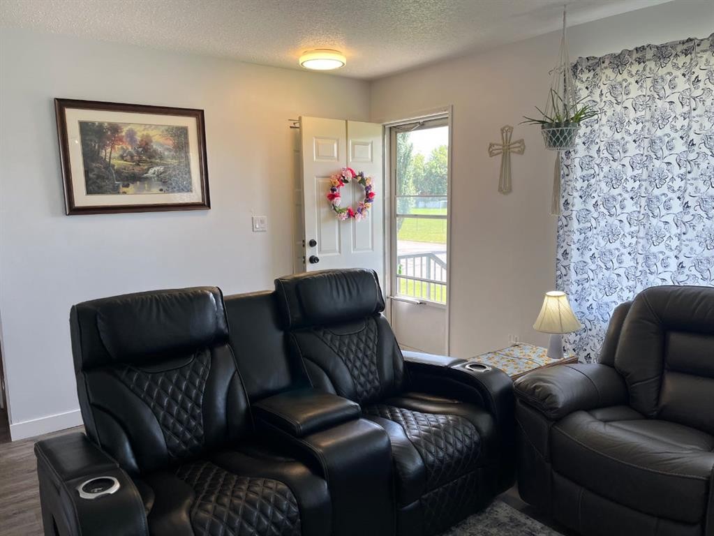 5512 45 Avenue, Drayton Valley, AB - Indoor Photo Showing Living Room