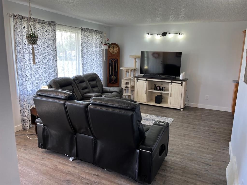 5512 45 Avenue, Drayton Valley, AB - Indoor Photo Showing Living Room
